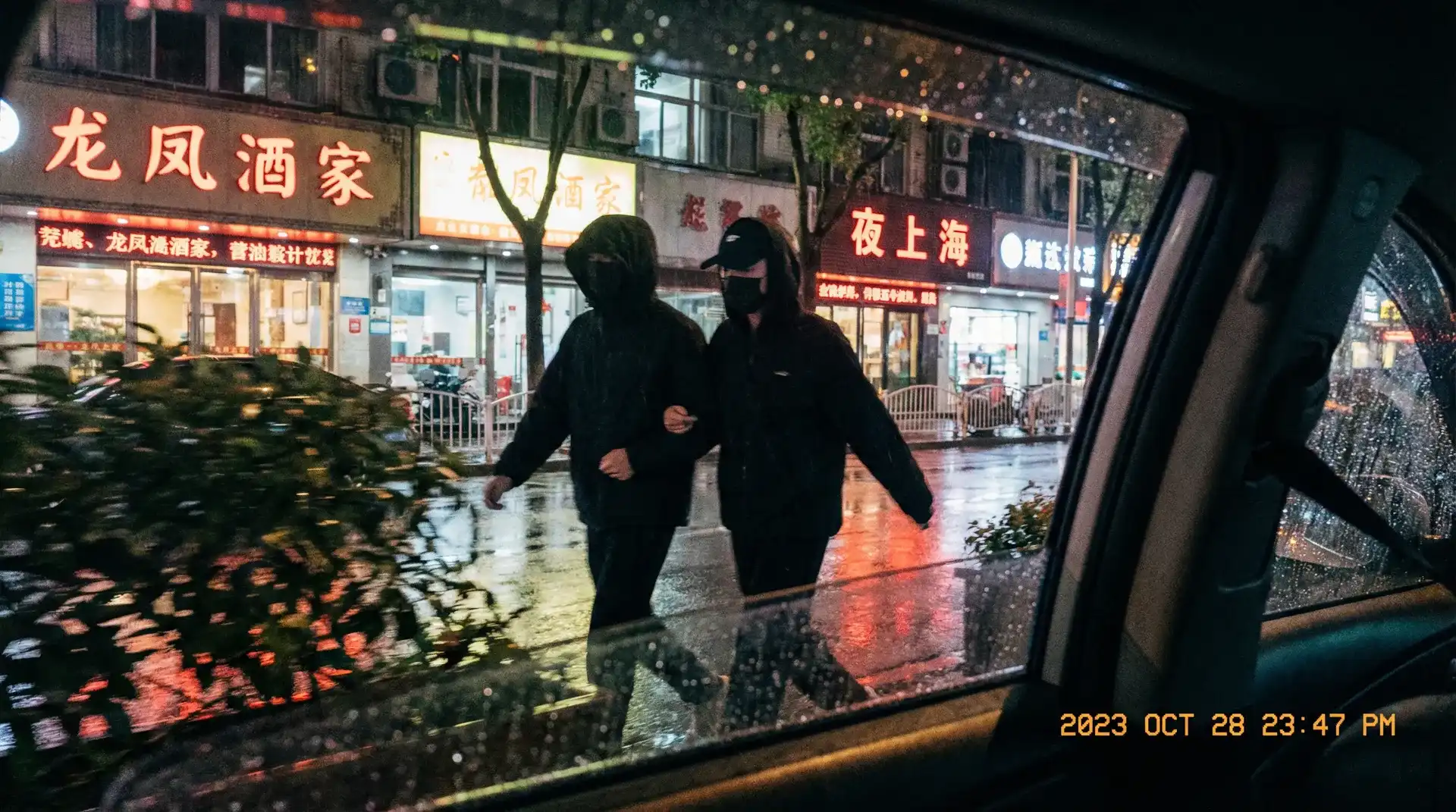 leyu乐鱼体育app - 顶流明星深夜密会现场抓拍照片